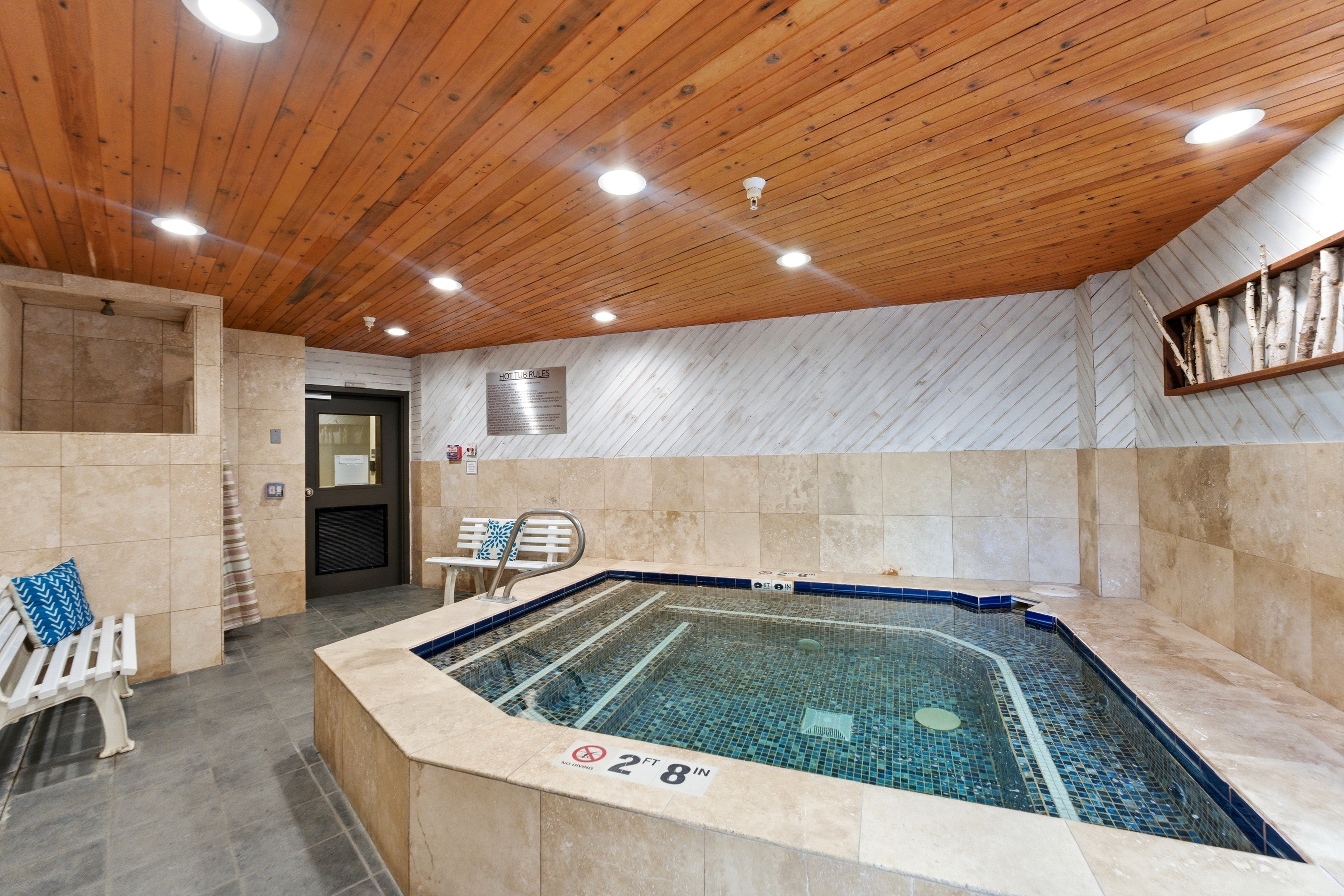 Carriage House Condos Hot Tub