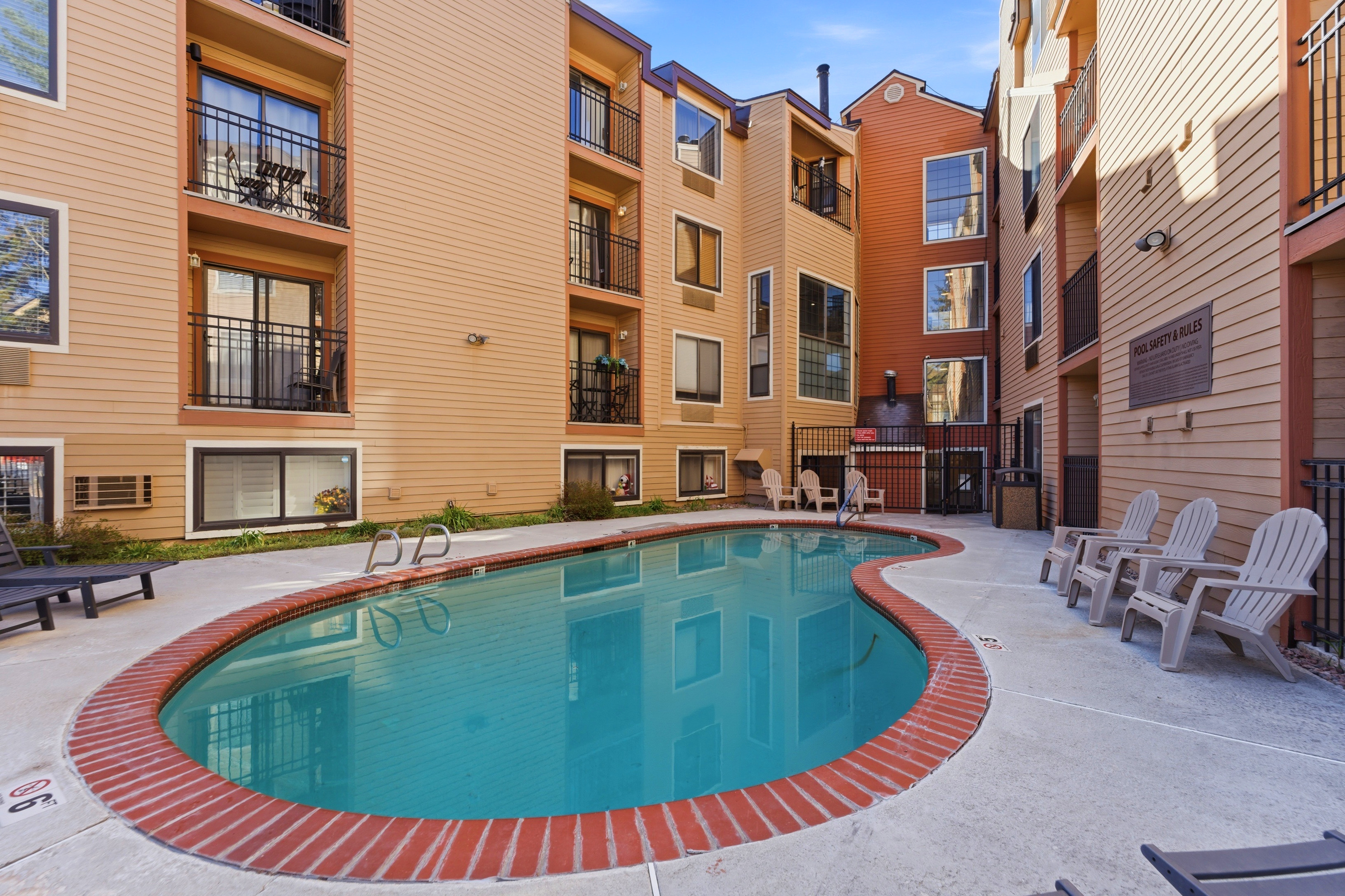 Carriage House Condos Pool